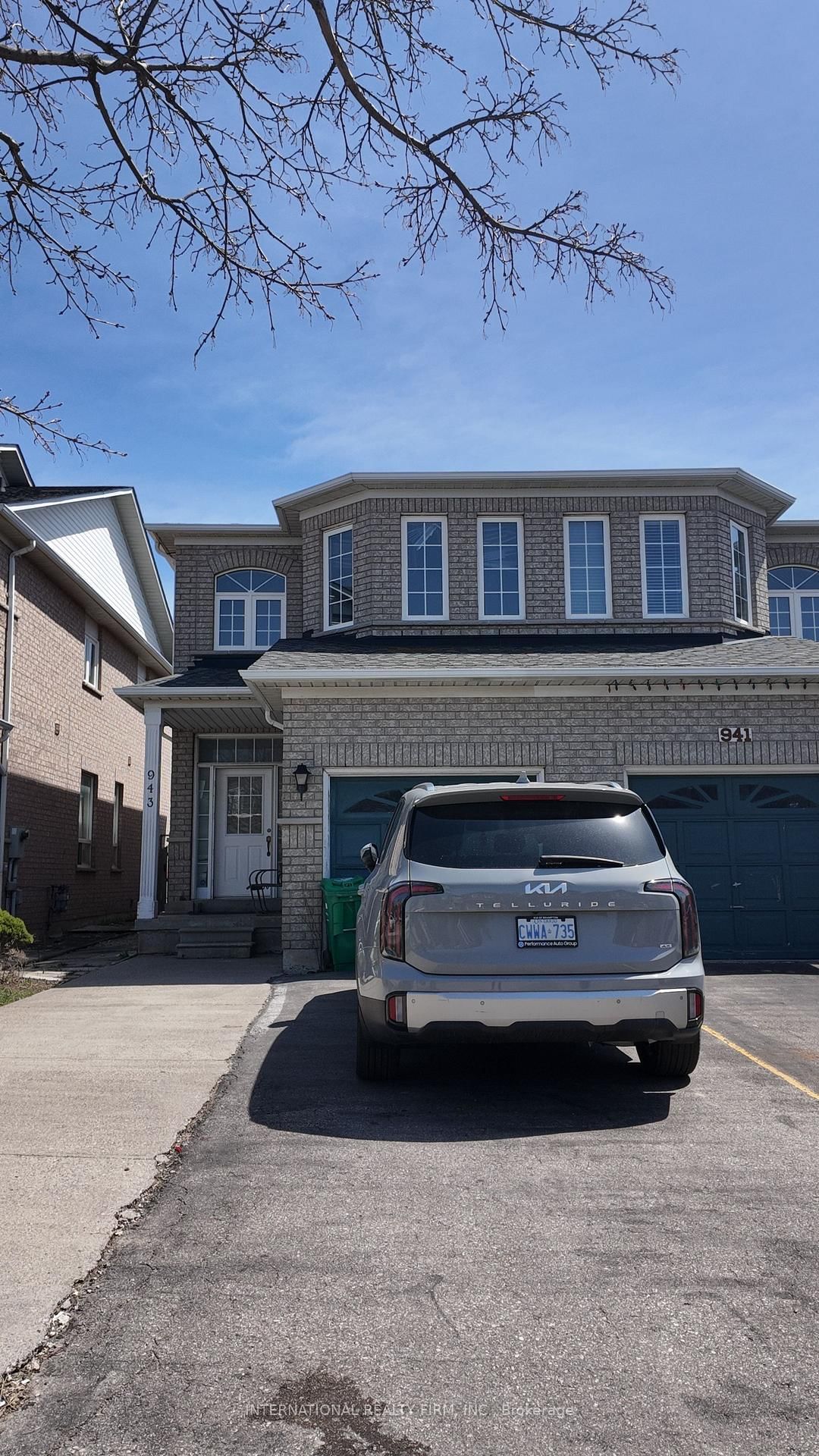 Semi-Detached House for lease at 943 Ledbury Crescent, Mississauga, East Credit, L5V 2R3 - MLS: W12114248