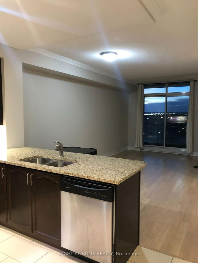 1307 - 100 John Street