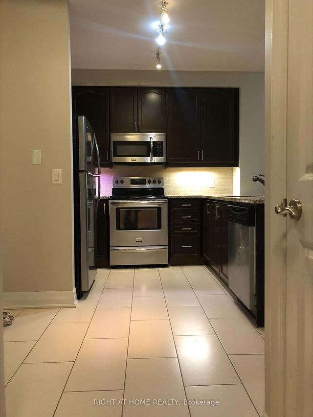 1307 - 100 John Street