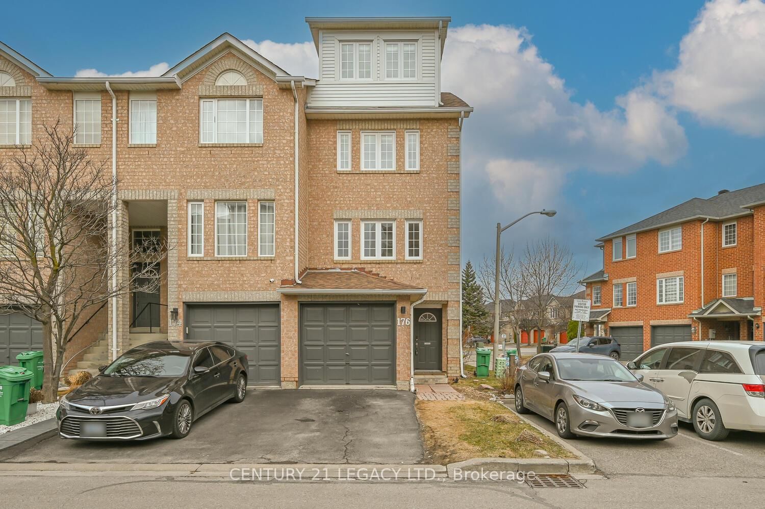 Townhouse for sale at 176 Spadina Road, Brampton, Bram West, L6X 4X6 - MLS: W12114335