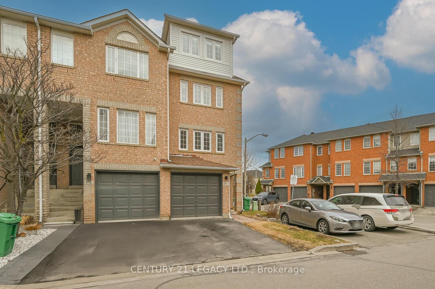 Townhouse for sale at 176 Spadina Road, Brampton, Bram West, L6X 4X6 - MLS: W12114335