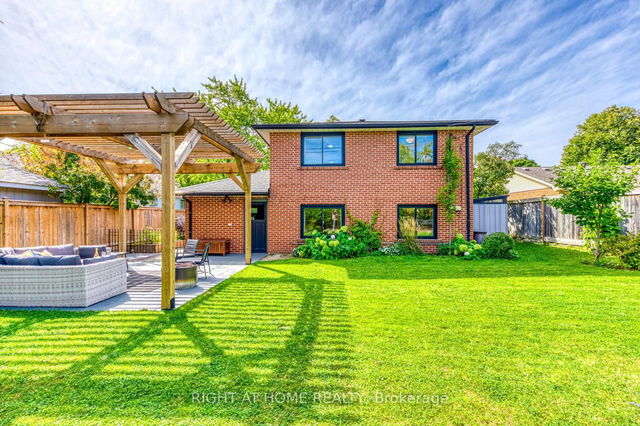 1306 Napier Crescent