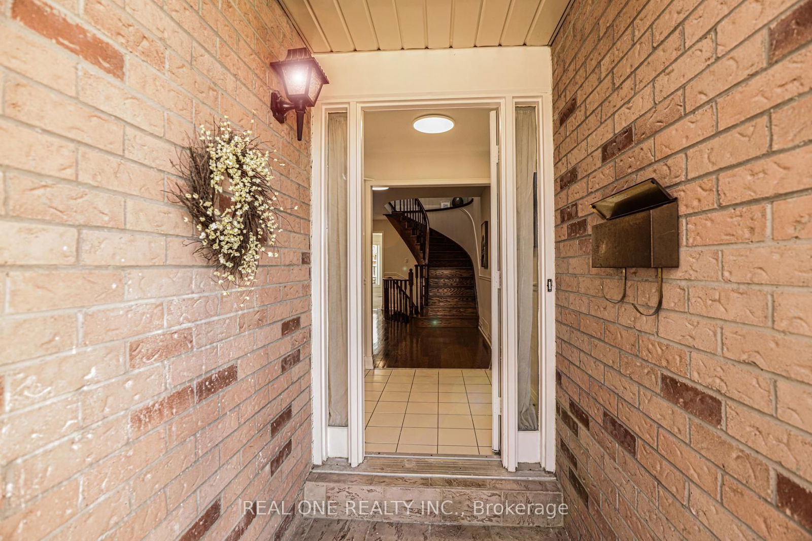 Detached House for sale at 621 Winterton Way, Mississauga, Hurontario, L5R 3J3 - MLS: W12114433