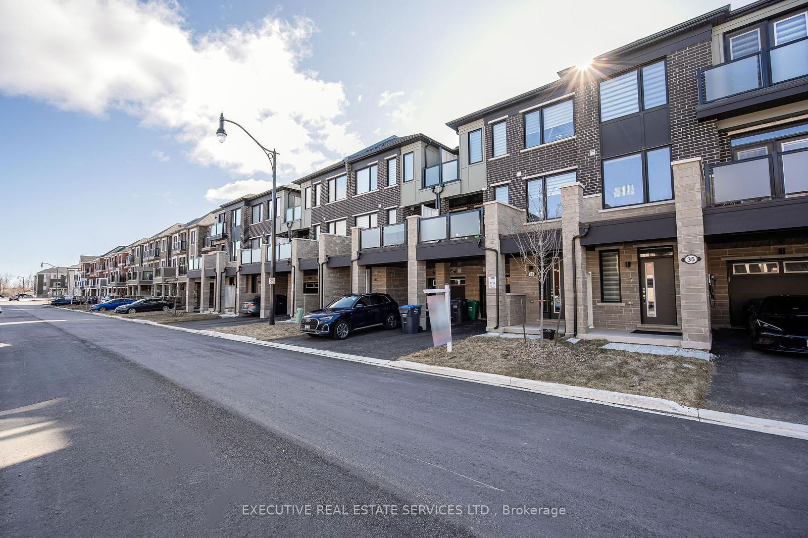 Townhouse for sale at 33 Keppel Circle, Brampton, Northwest Brampton, L7A 5K6 - MLS: W12114454