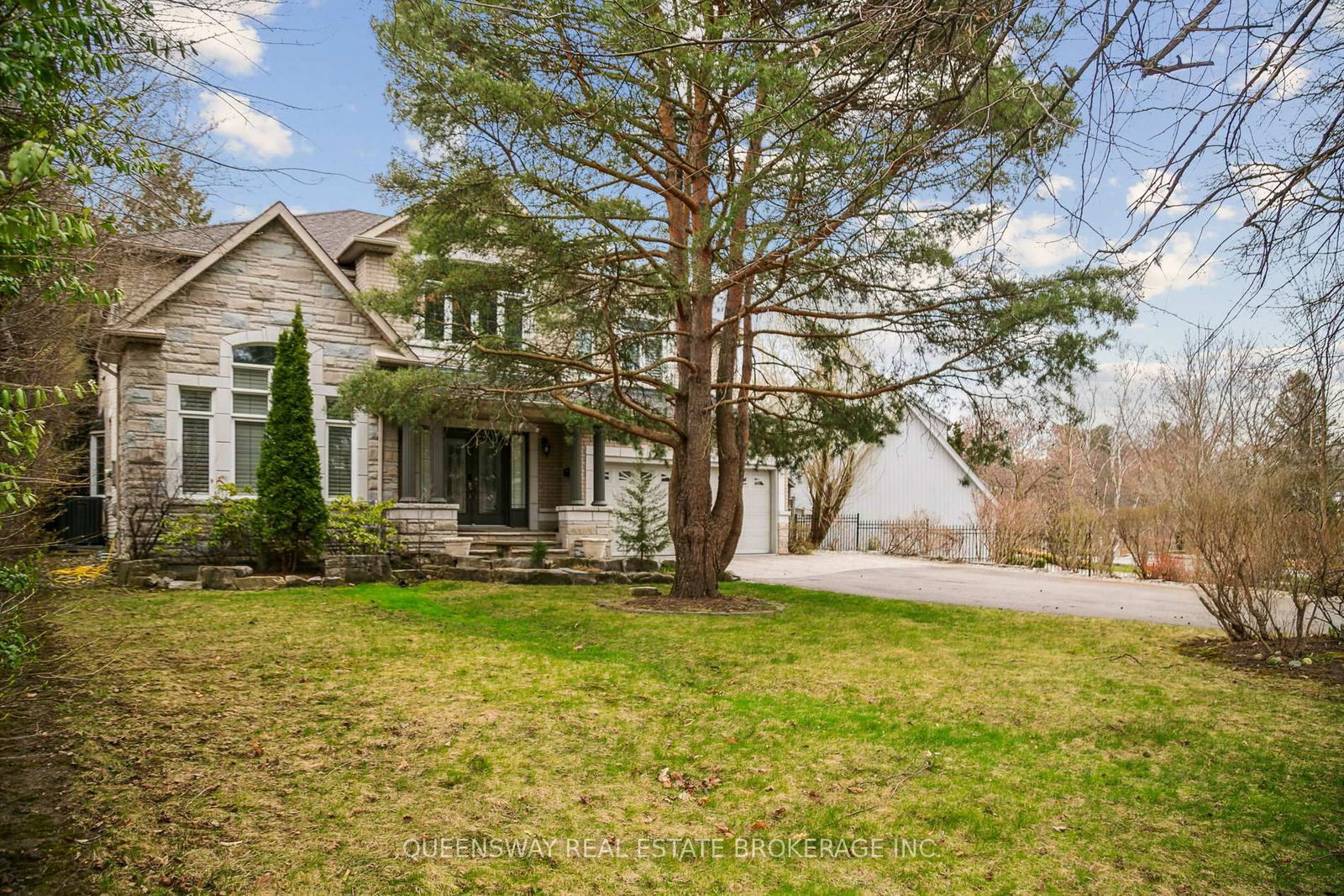 Detached House for sale at 1371 Chriseden Drive, Mississauga, Lorne Park, L5H 1V1 - MLS: W12114529