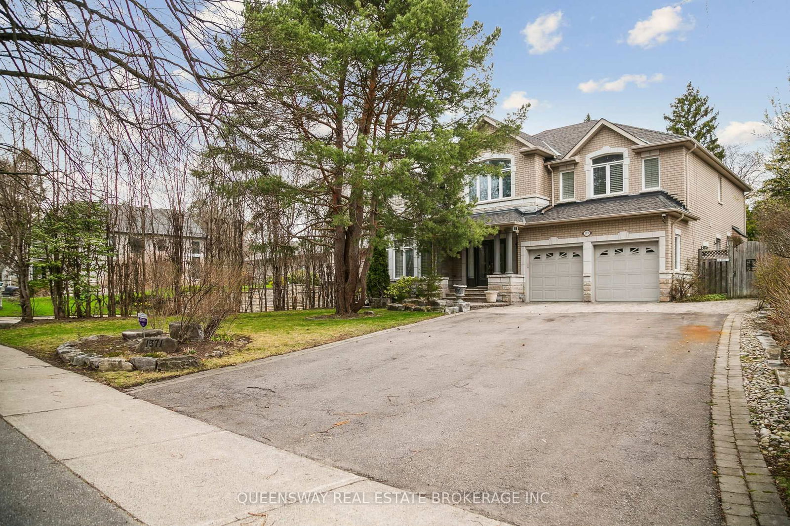 Detached House for sale at 1371 Chriseden Drive, Mississauga, Lorne Park, L5H 1V1 - MLS: W12114529