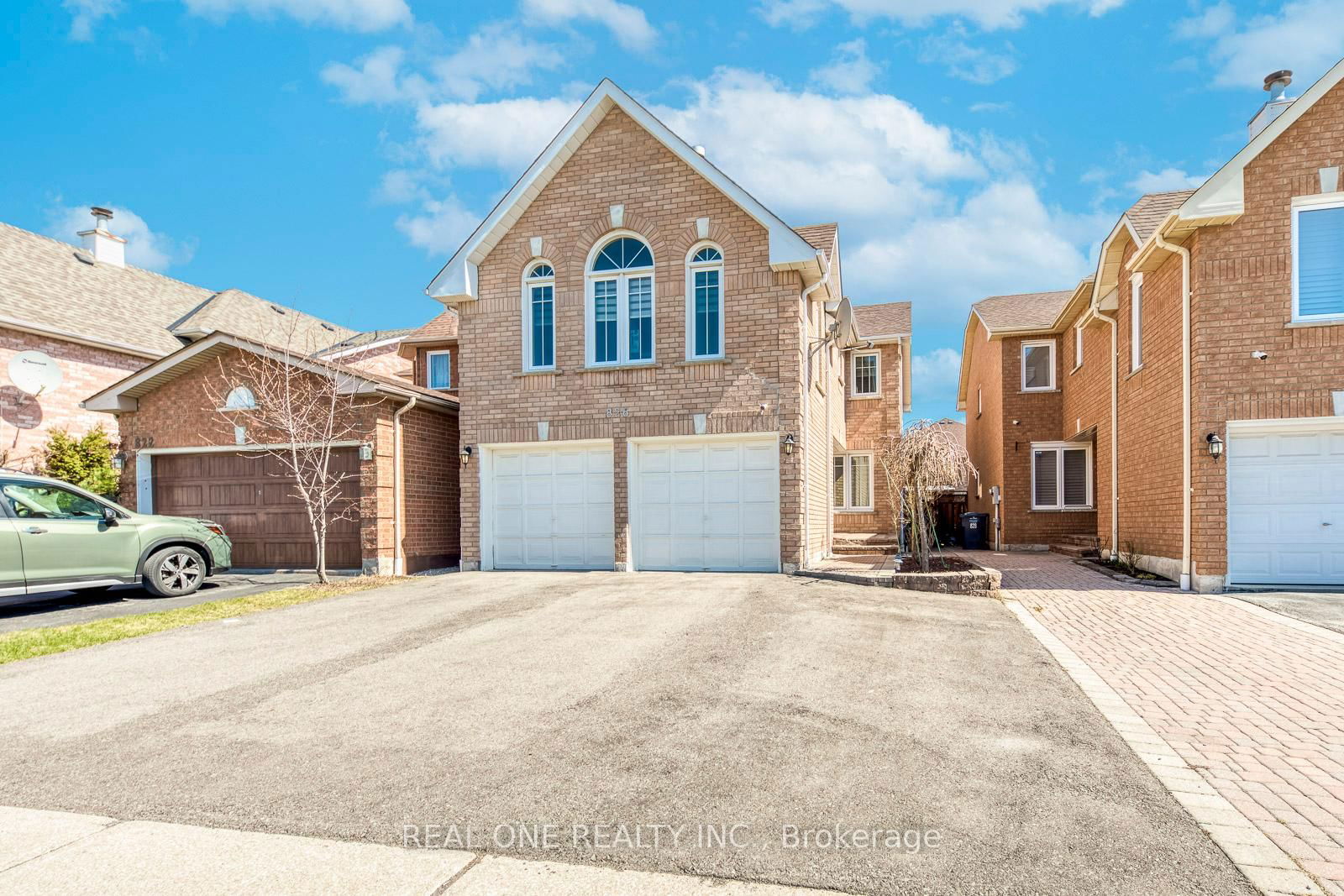 Detached House for sale at 826 Winterton Way, Mississauga, East Credit, L5V 2A5 - MLS: W12114654
