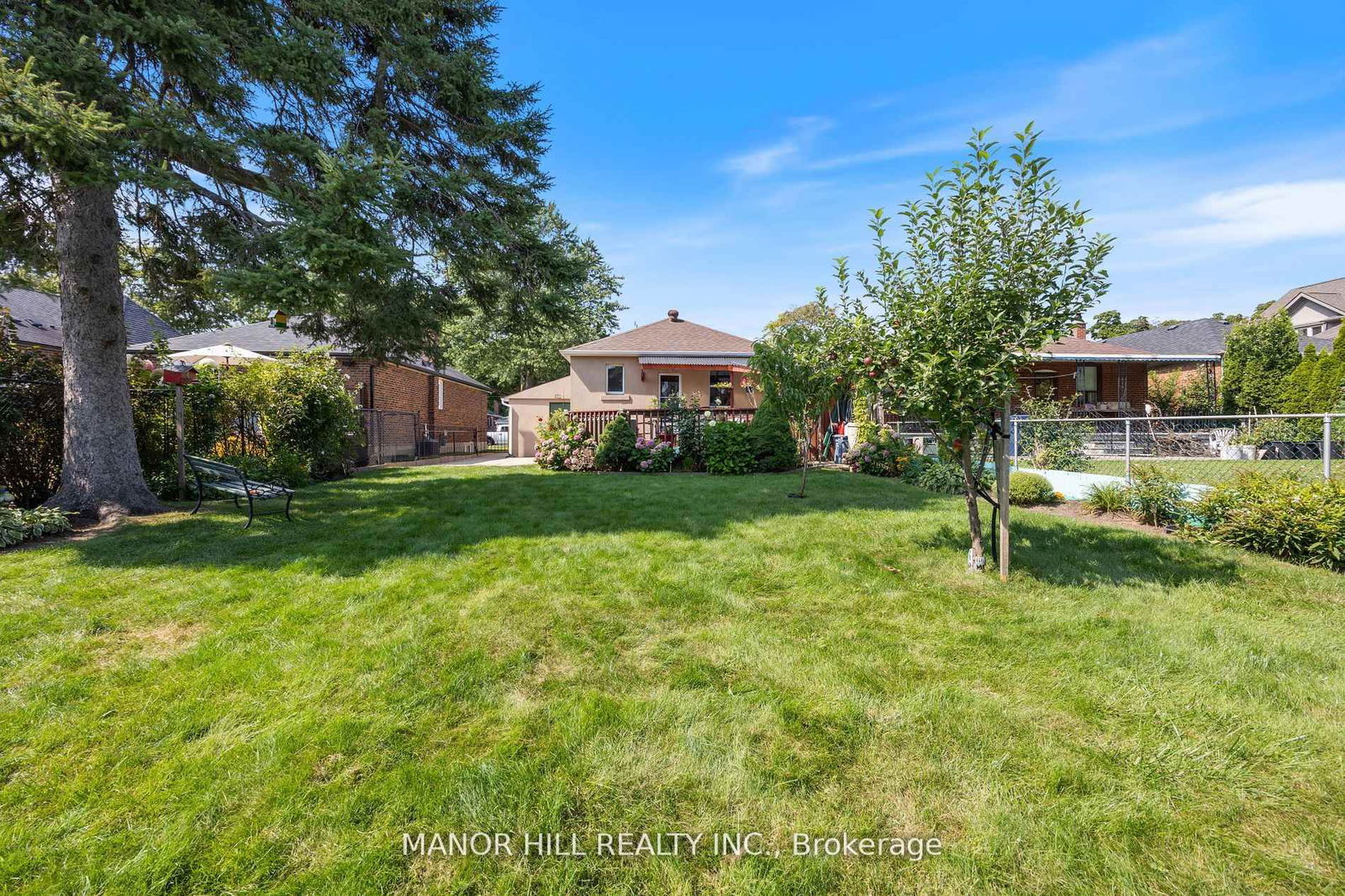 Detached House for sale at 31 Chartwell Road, Toronto, Stonegate-Queensway, M8Z 4E9 - MLS: W12114677