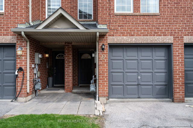 6 - 6 Spadina Road