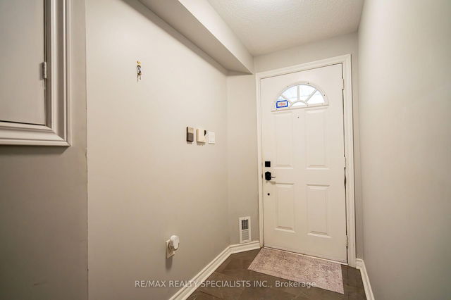 6 - 6 Spadina Road
