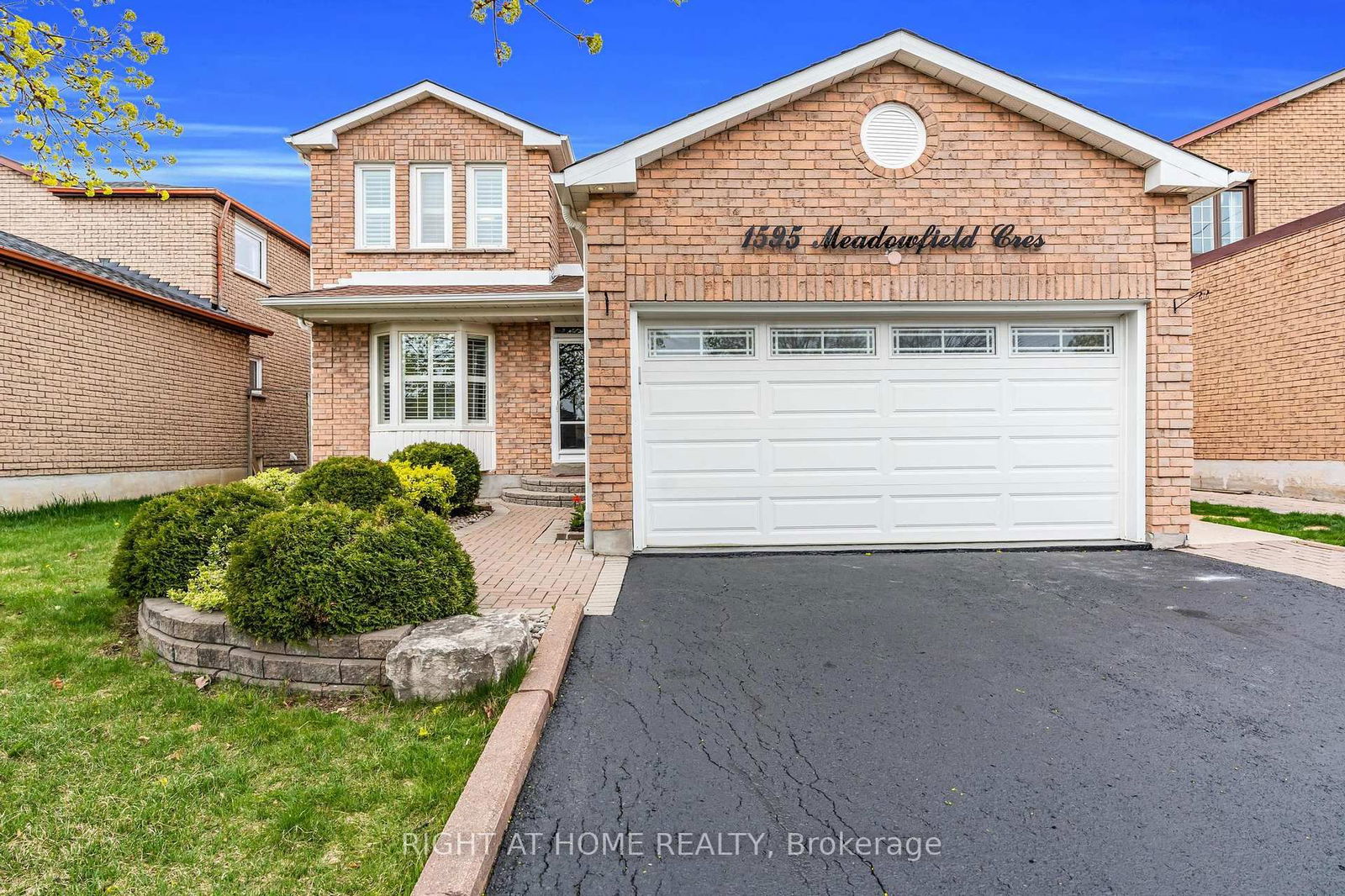 Detached House for sale at 1595 Meadowfield Crescent, Mississauga, East Credit, L5M 4T5 - MLS: W12114835