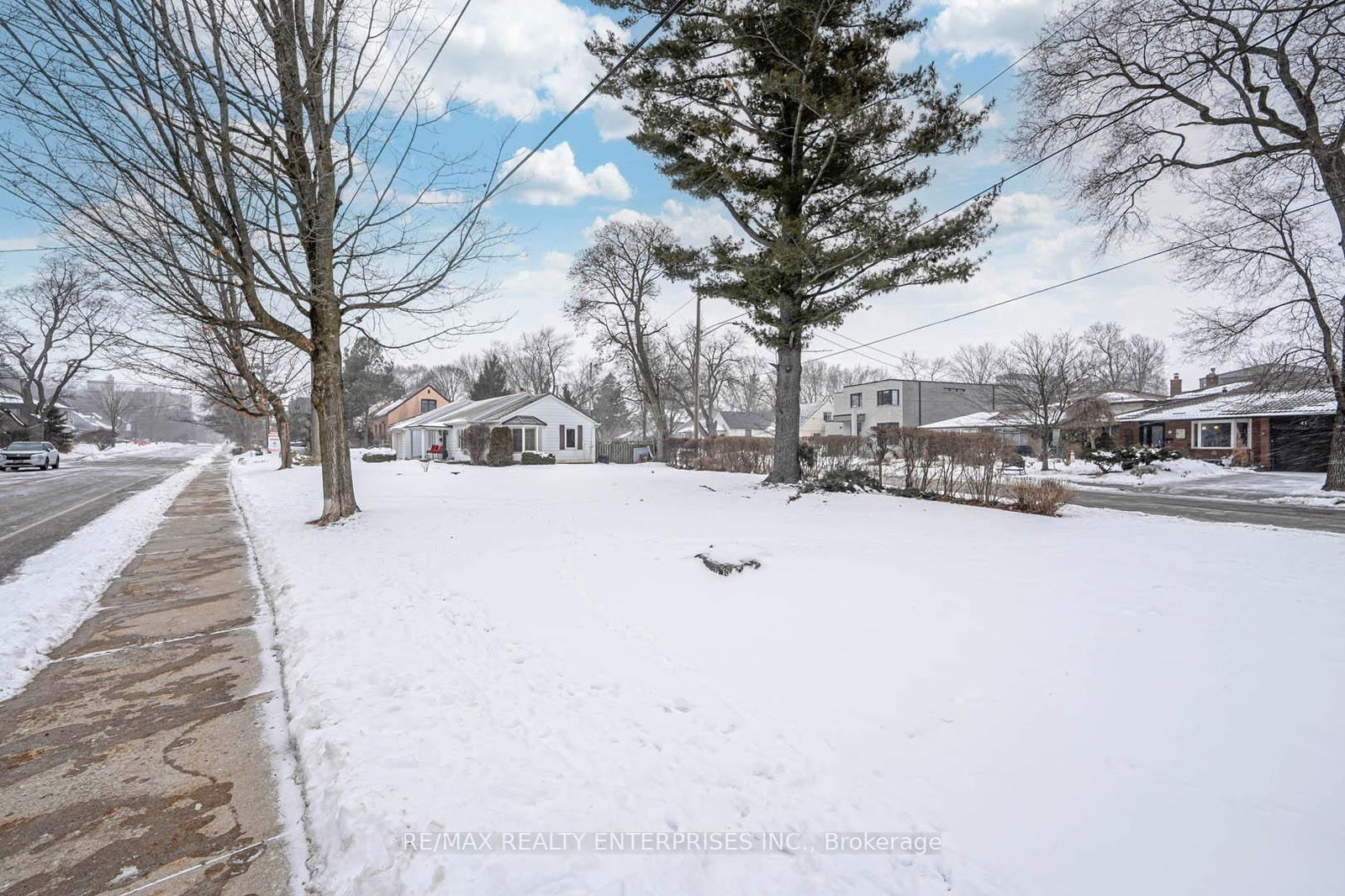 Detached House for sale at 43 Maple Avenue, Mississauga, Port Credit, L5H 2R5 - MLS: W12114836