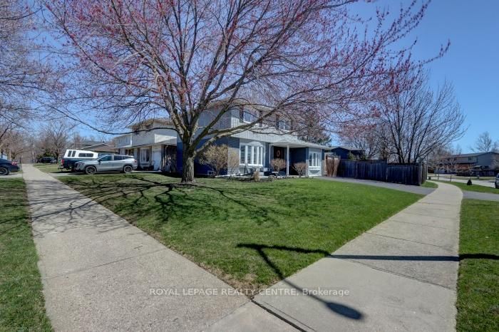 Detached House for sale at 906 Cabot Trail, Milton, DP Dorset Park, L9T 3Y4 - MLS: W12115167