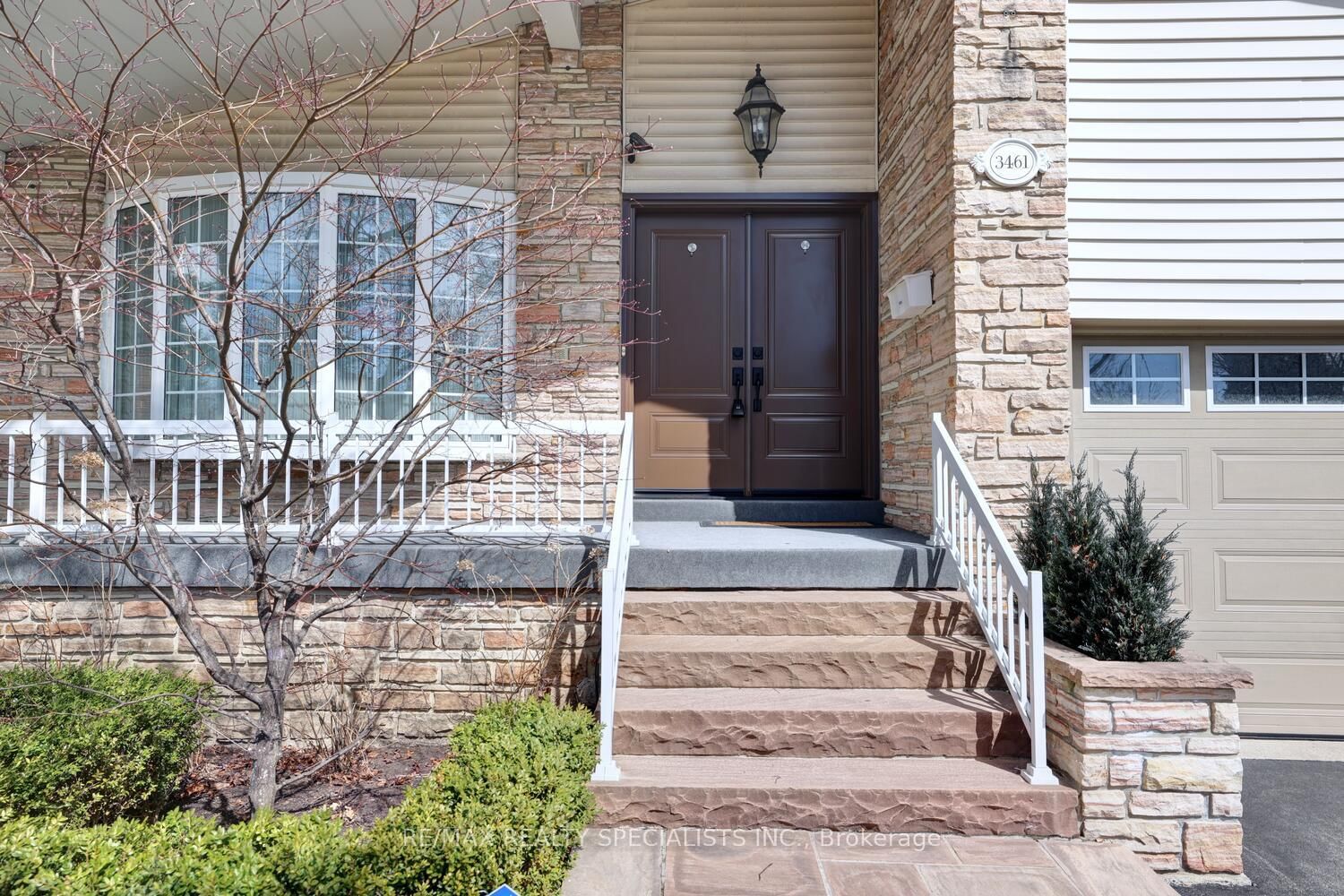 Detached House for sale at 3461 Lincove Terrace, Mississauga, Applewood, L4Y 3N4 - MLS: W12115181
