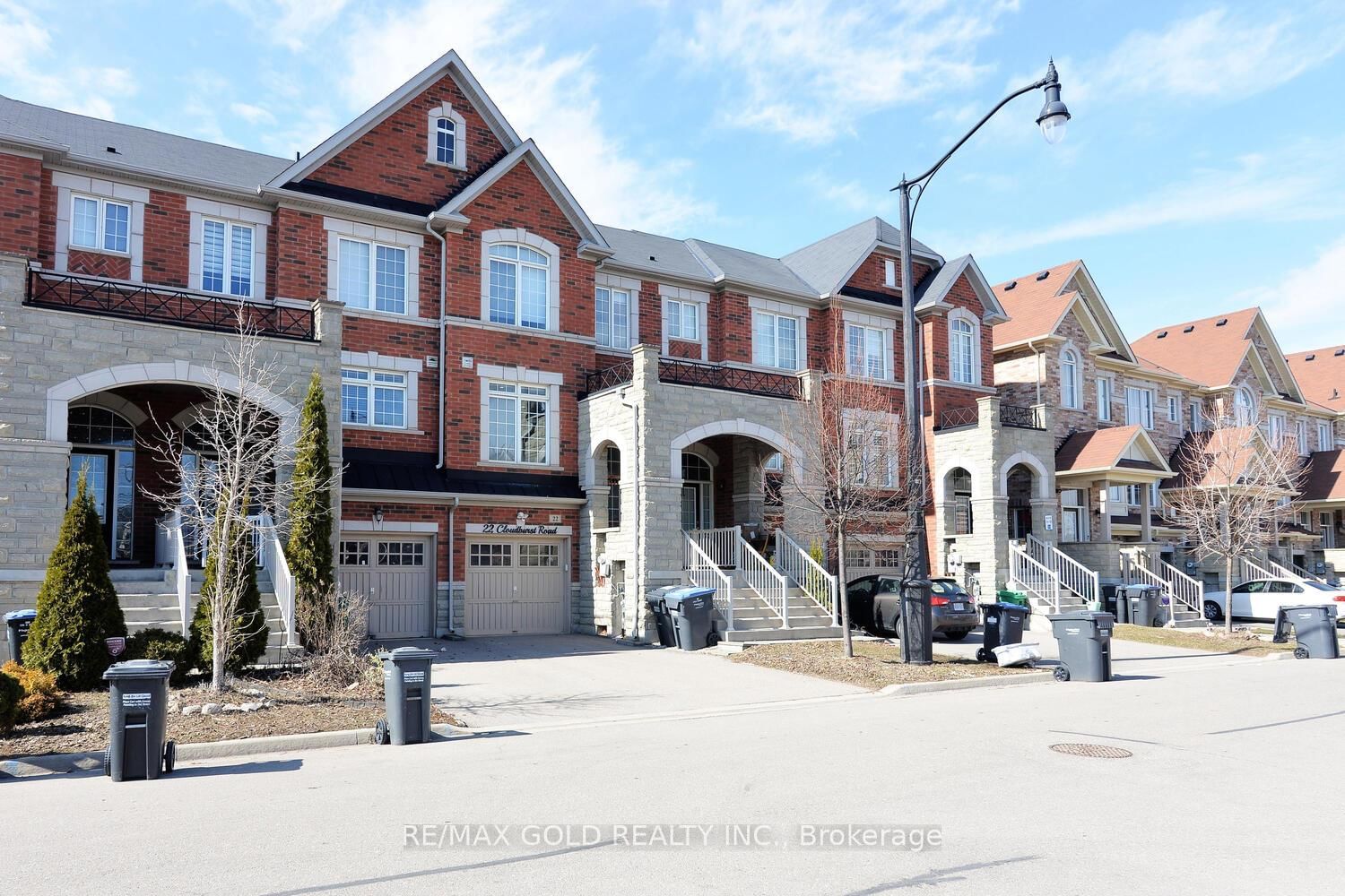 Townhouse for sale at 22 Cloudburst Road, Brampton, Northwest Brampton, L7A 0B5 - MLS: W12115220