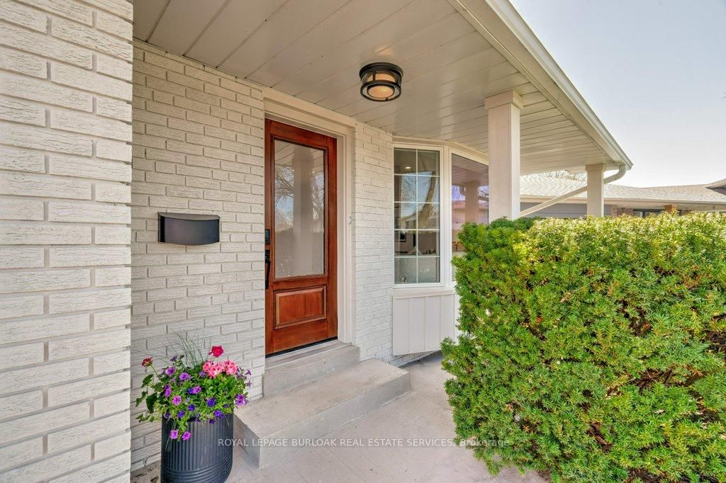 Detached House sold at 555 Letitia Court, Burlington, Roseland, L7N 2Y7 - MLS: W12115224