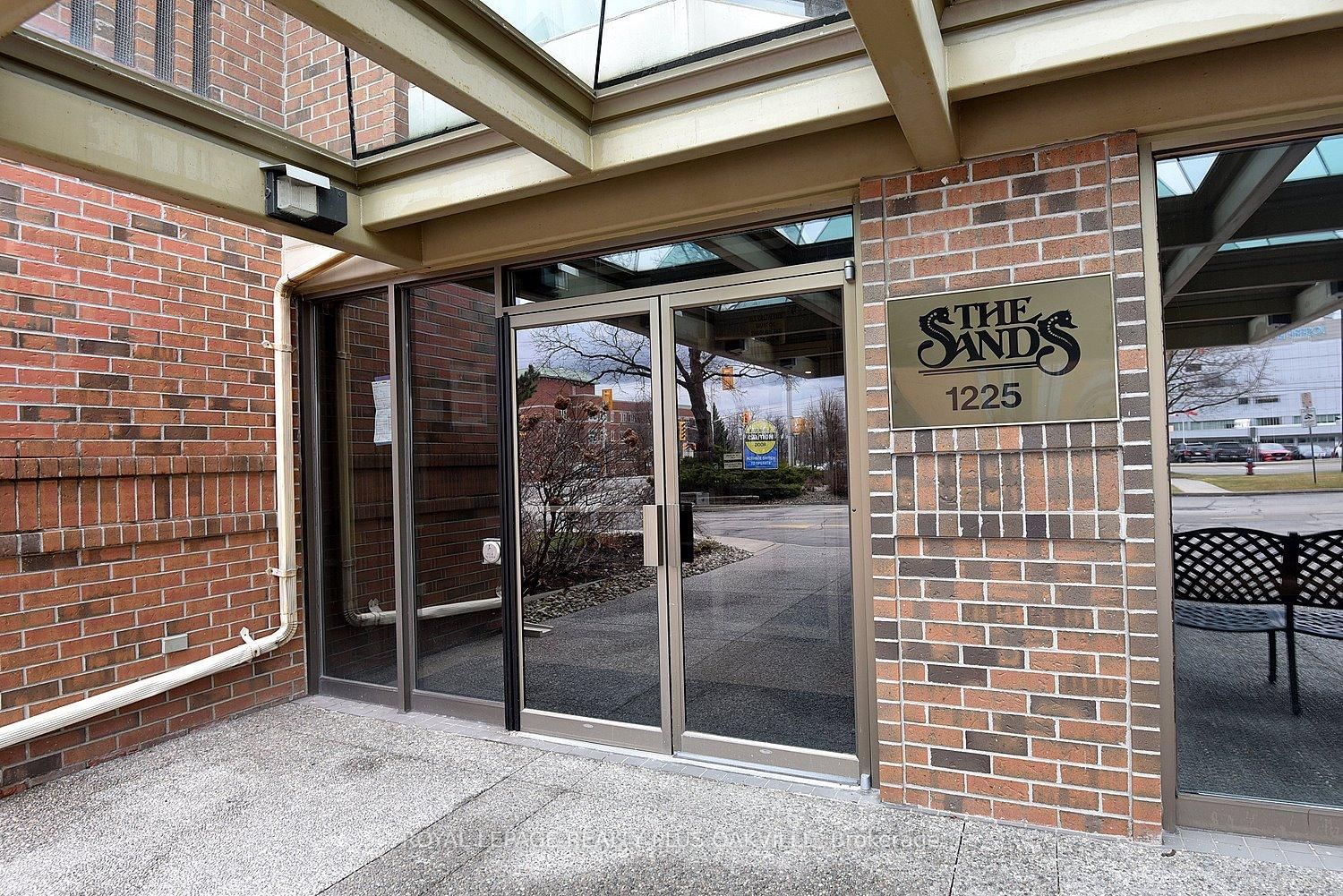 Condo for sale at 404-1225 North Shore Boulevard, Burlington, Brant, L7S 1Z6 - MLS: W12115253