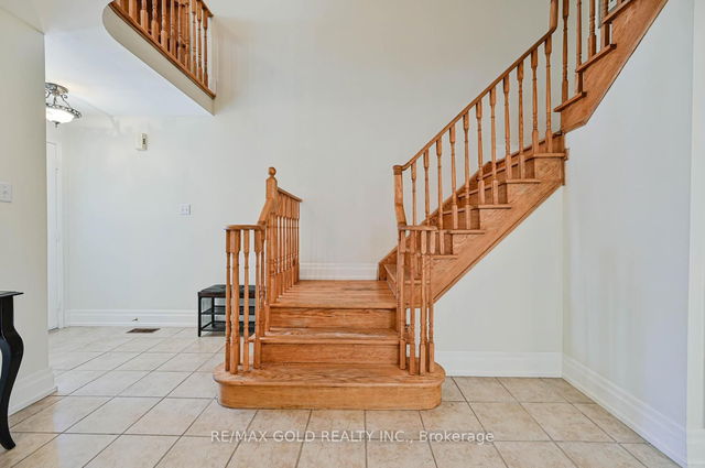 8 Willow Park Drive
