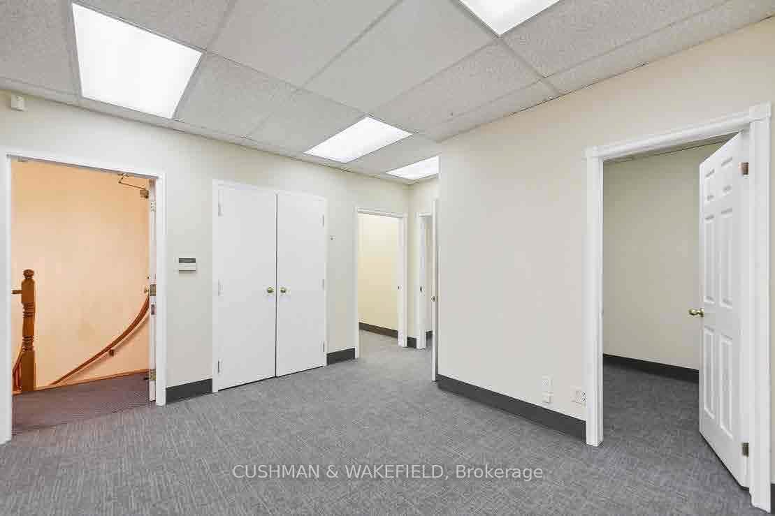 Office for sale at 2914 South Sheridan Way, Oakville, Clearview, L6J 7L9 - MLS: W12115724