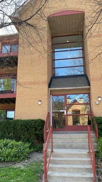 213 - 1498 Pilgrims Way