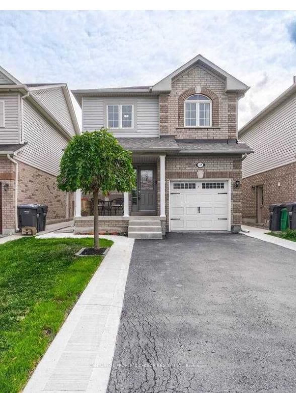 32 Ridgemore Crescent