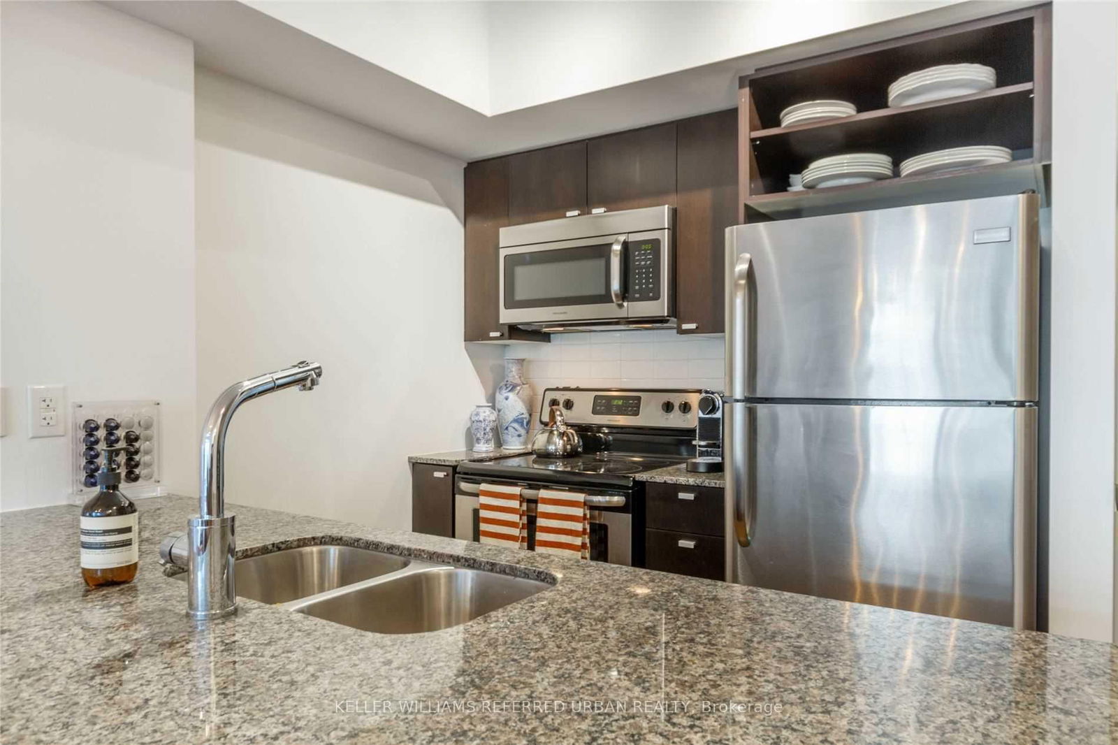 Condo for lease at 501-105 The Queensway N/A, Toronto, High Park-Swansea, M6S 5B5 - MLS: W12116146