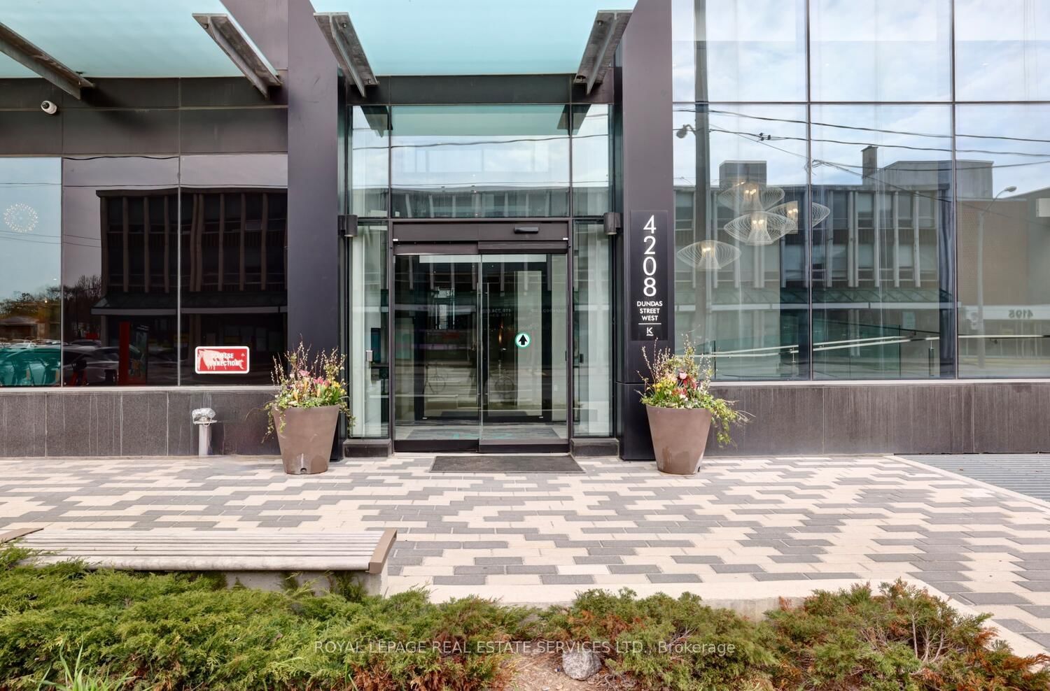 Condo for sale at 702-4208 Dundas Street, Toronto, Edenbridge-Humber Valley, M8X 1Y6 - MLS: W12116425