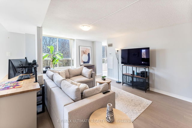806 - 1485 Lakeshore Road