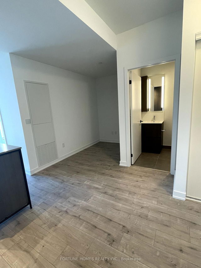 340 - 215 Lakeshore Road