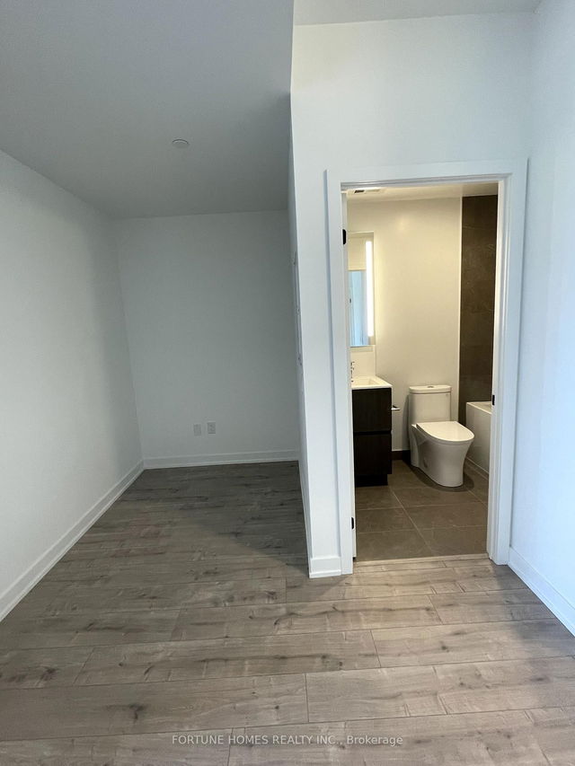 340 - 215 Lakeshore Road