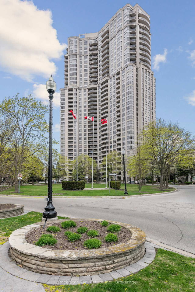 408 - 35 Kingsbridge Garden Circle