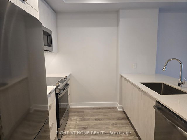 3310 - 430 Square One Drive