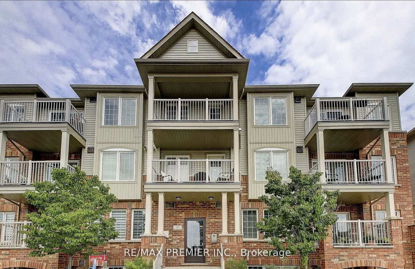 Townhouse for lease at 8-141 Isaac Devins Boulevard, Toronto, Humberlea-Pelmo Park W5, M9M 0C4 - MLS: W12116898
