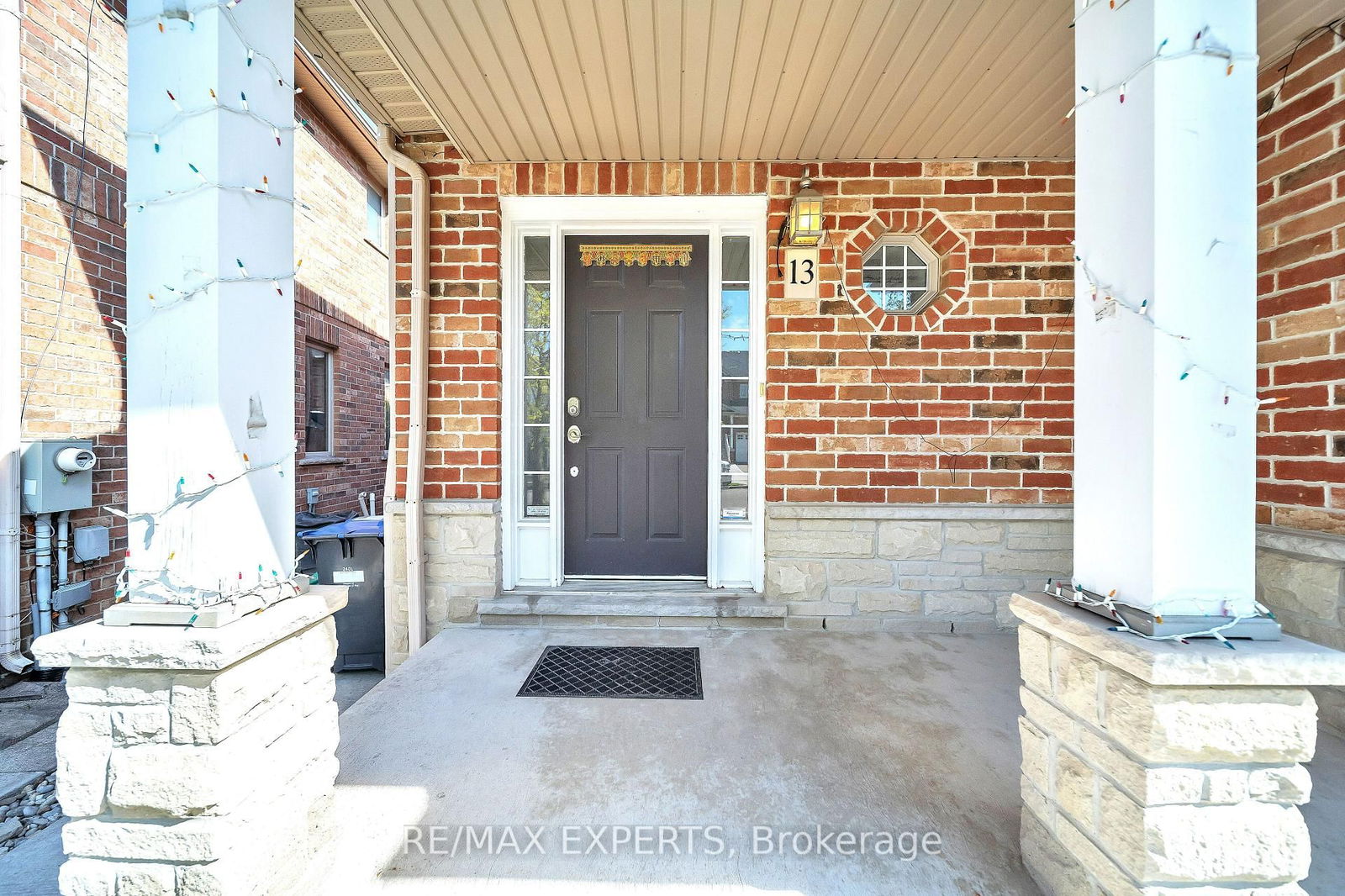 Semi-Detached House for sale at 13 Stable Gate, Brampton, Northwest Sandalwood Parkway, L7A 1V5 - MLS: W12117189