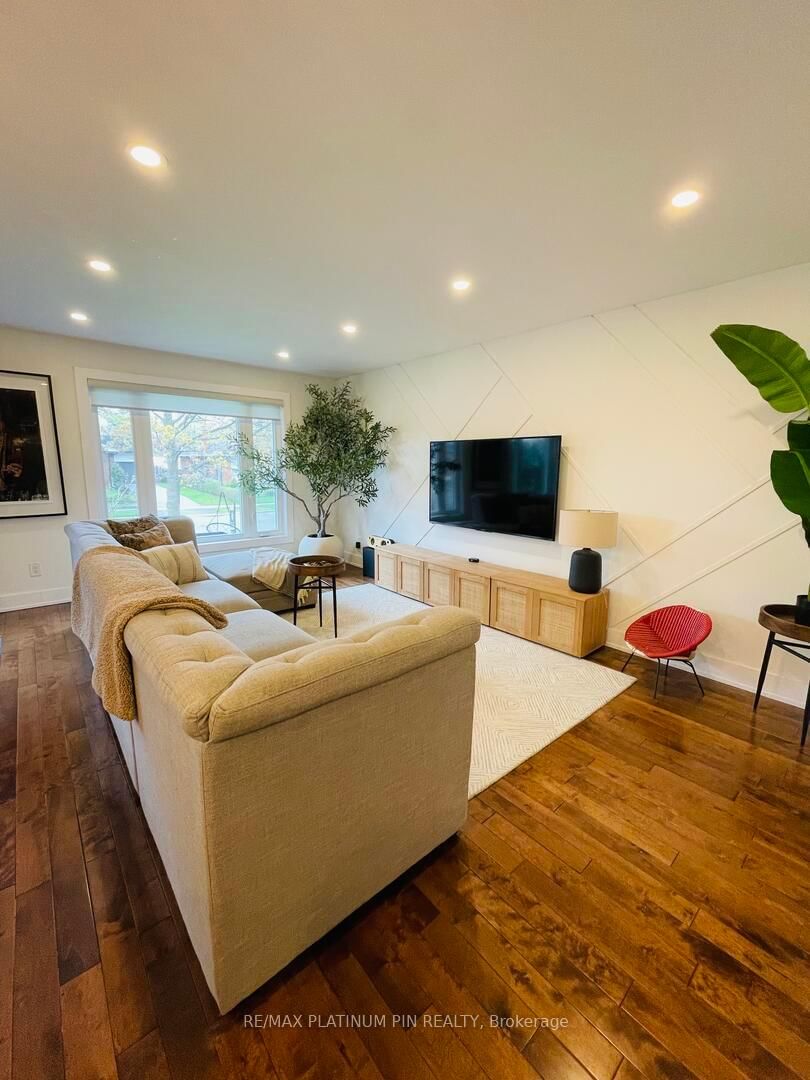Detached House for sale at 73 Lavington Drive, Toronto, Willowridge-Martingrove-Richview, M9R 2H3 - MLS: W12117256