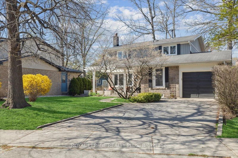 home for sale on 3413 Autumnleaf Crescent