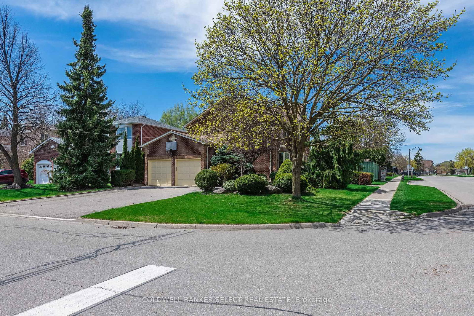 Detached House for sale at 2 St Michaels Crescent, Caledon, Bolton North, L7E 5Z6 - MLS: W12117364