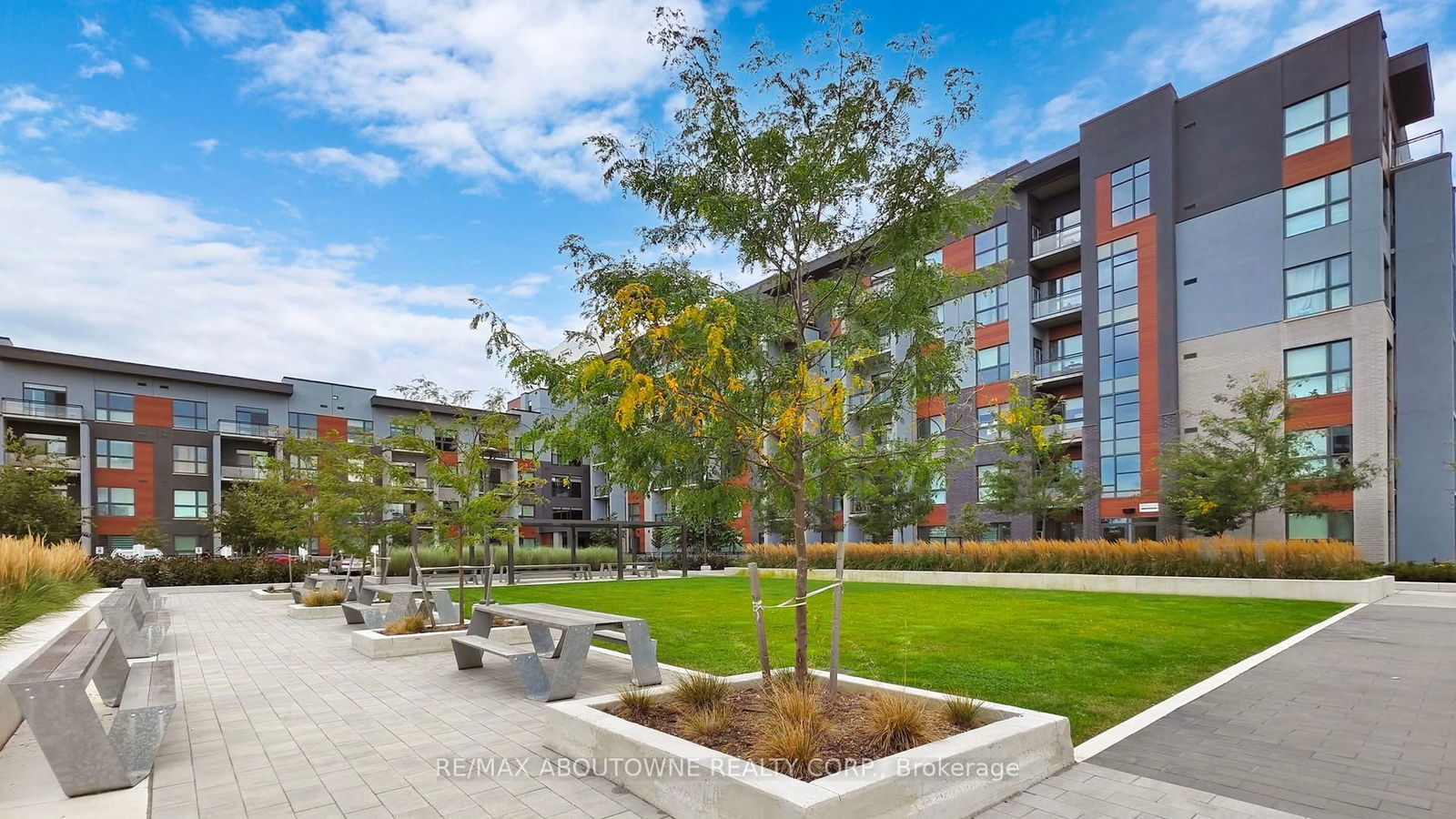 Condo for lease at 428-95 Dundas Street, Oakville, Glenorchy, L6M 5N4 - MLS: W12117428