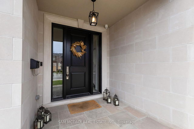 4 Iroquois Avenue