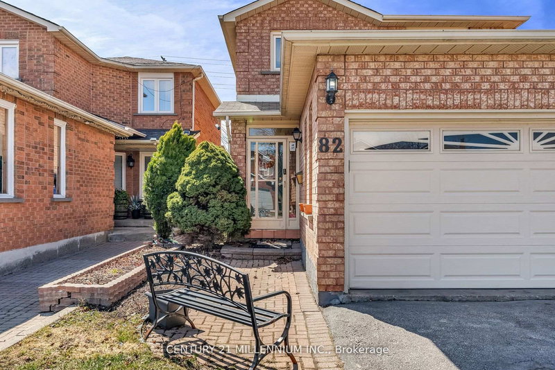 82 Candy Cres, Brampton, L6X 3Z9 | Image 2