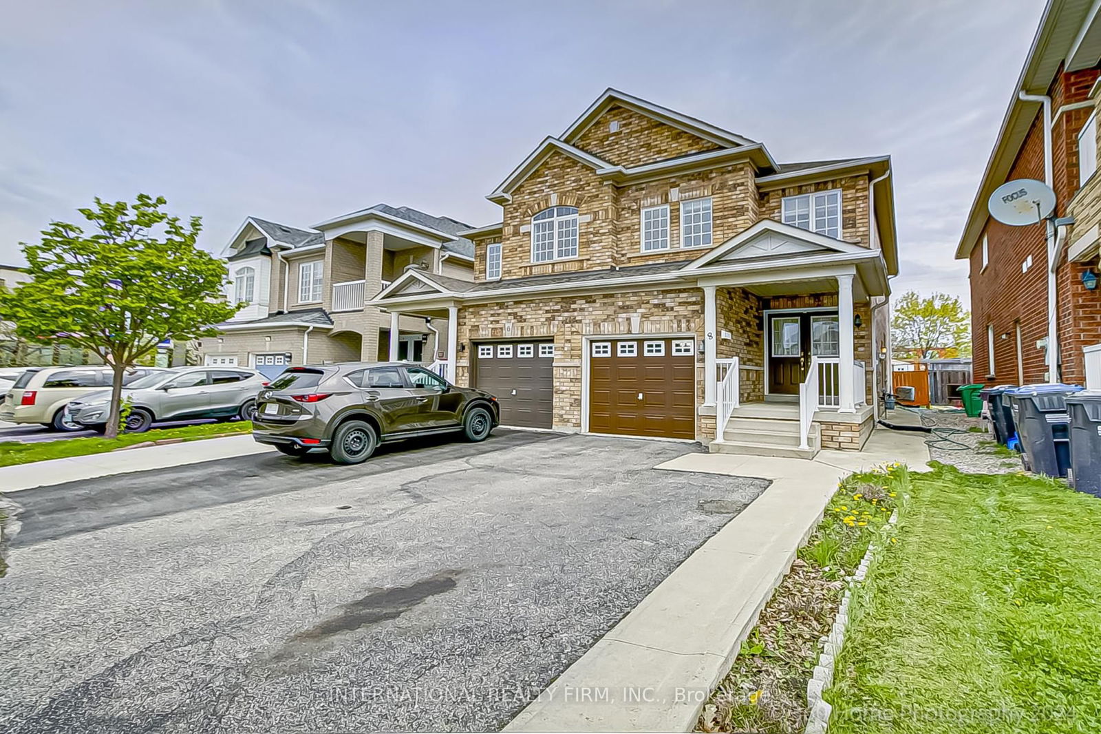 Semi-Detached House for sale at 8 Dewridge Court, Brampton, Sandringham-Wellington, L6R 3C2 - MLS: W12117697
