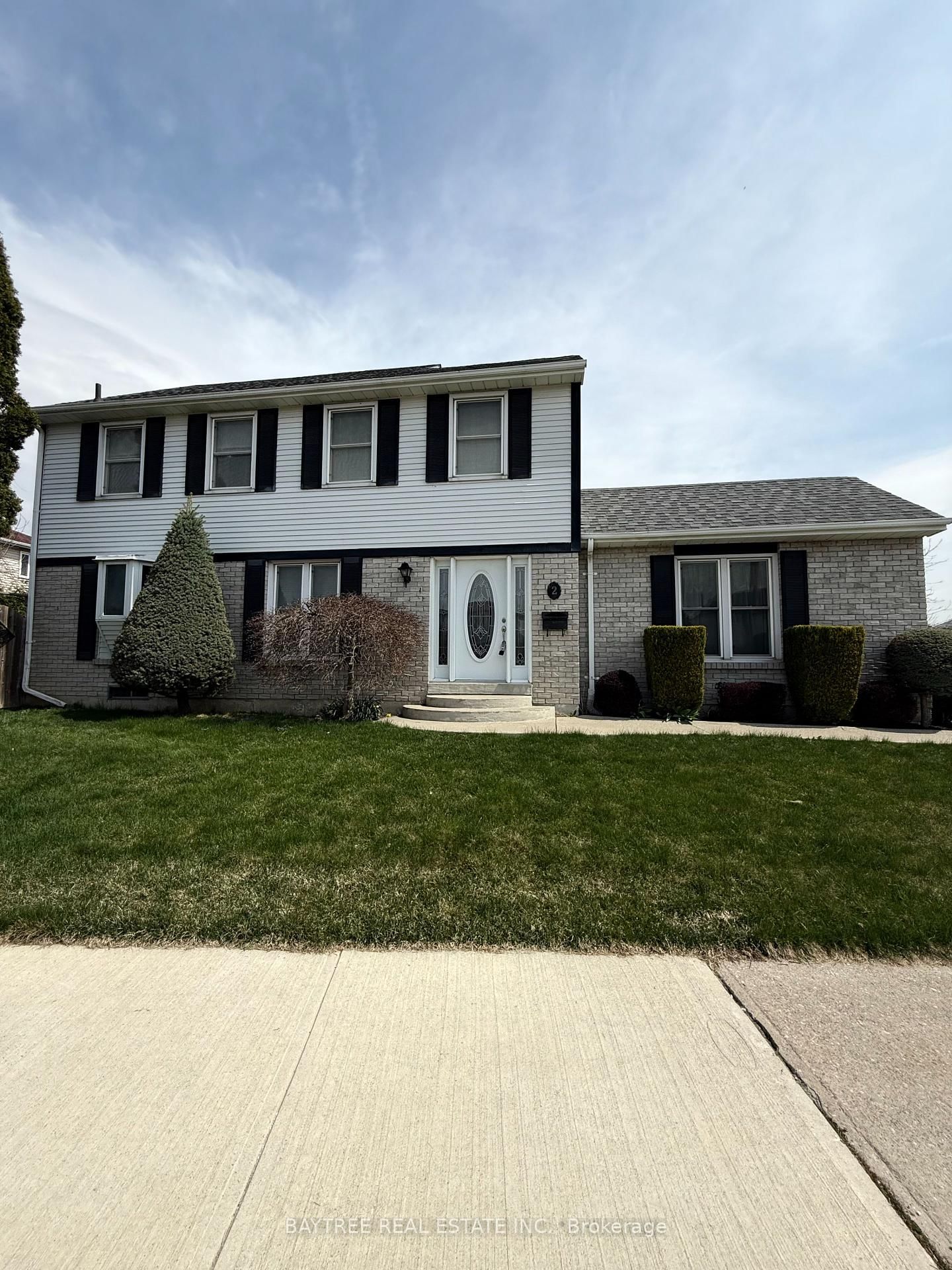 Detached House for lease at 2 Junewood Crescent, Brampton, Northgate, L6S 3T6 - MLS: W12117712