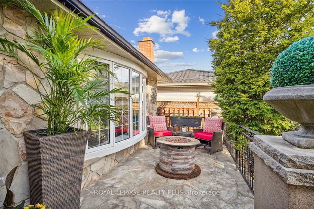 2409 Speyside Drive