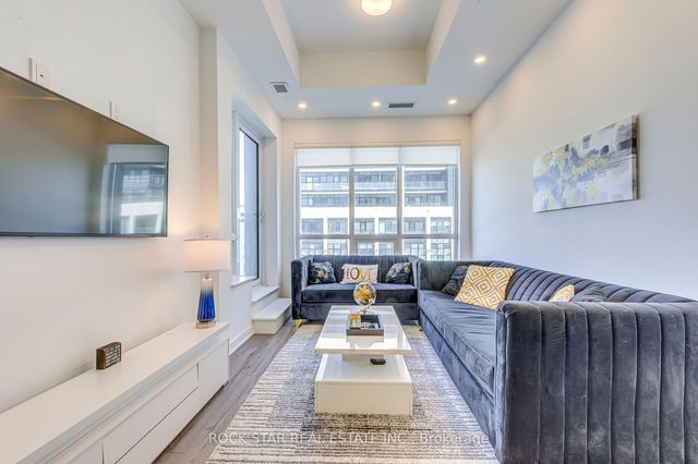 216 - 405 Dundas Street