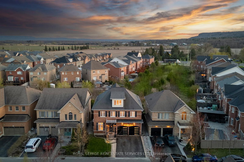 606 Nairn Circ, Milton, L9T 7X6 | Image 2