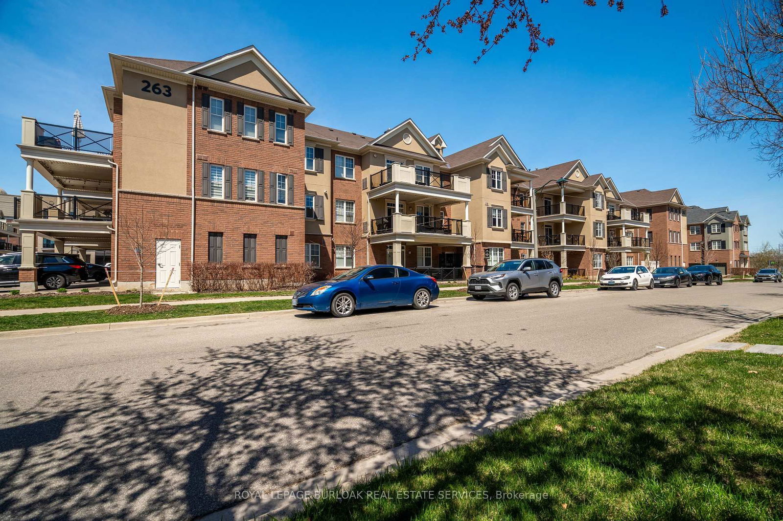Townhouse for lease at 303-263 Georgian Drive, Oakville, River Oaks, L6H 0L2 - MLS: W12118067