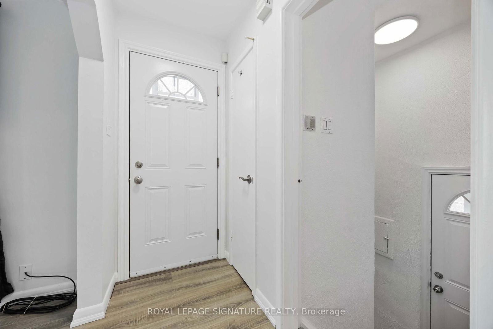 Detached House for sale at 6 Bonnyview Drive, Toronto, Stonegate-Queensway, M8Y 3G6 - MLS: W12118216