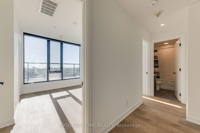 801 - 7 Fairbank Avenue