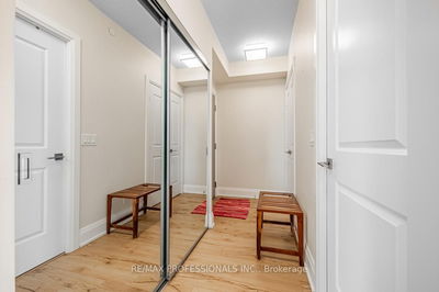 Unit 417 — 2 Old Mill Dr, Toronto - High Park-Swansea image-0-3