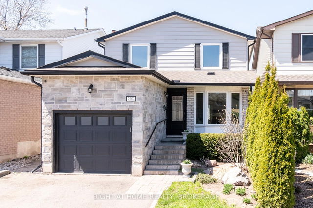 2207 Melissa Crescent